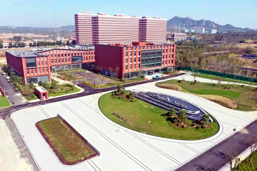 對(duì)外經(jīng)貿(mào)大學(xué)青島國際校區(qū)一期項(xiàng)目.webp_副本.jpg